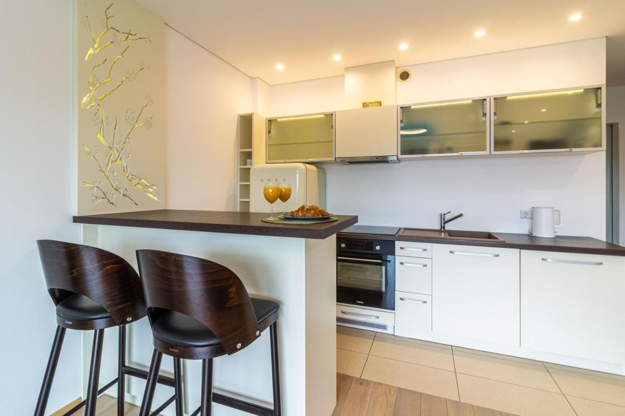 Cohost I Sunny Center Apt, Covered Parking, Balcony & Self Check-In Kaunas Extérieur photo