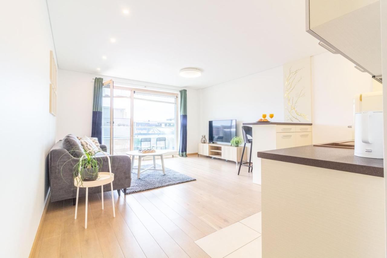 Cohost I Sunny Center Apt, Covered Parking, Balcony & Self Check-In Kaunas Extérieur photo