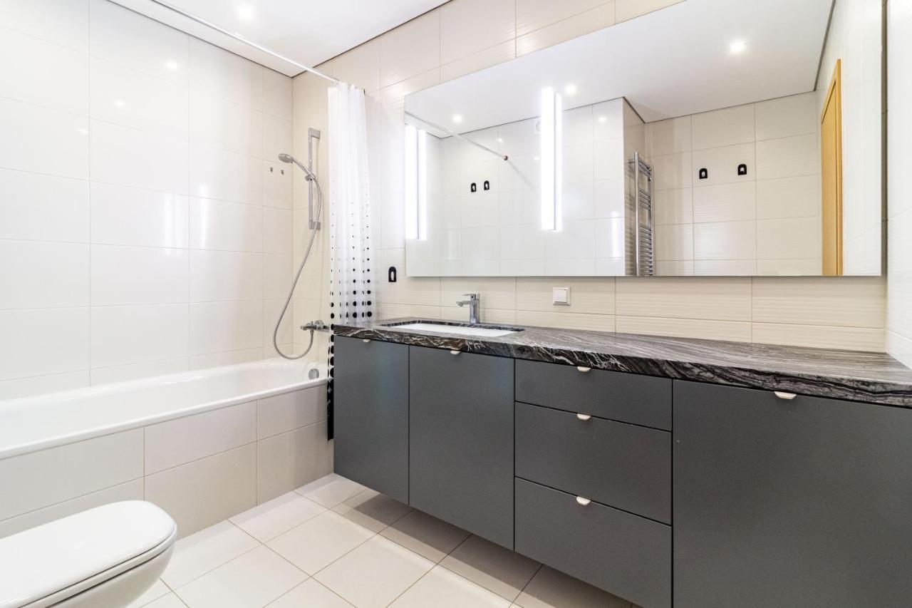 Cohost I Sunny Center Apt, Covered Parking, Balcony & Self Check-In Kaunas Extérieur photo